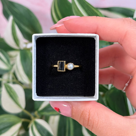 Size 5 gold plated pearl/black tourmaline ring