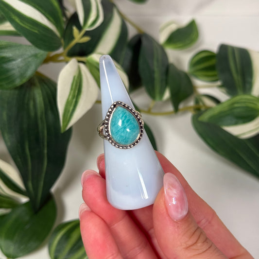 Blue chalcedony ring holder