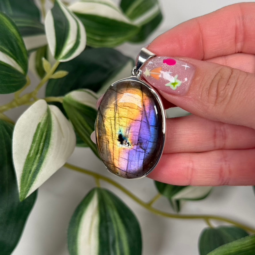 Labradorite pendant 138