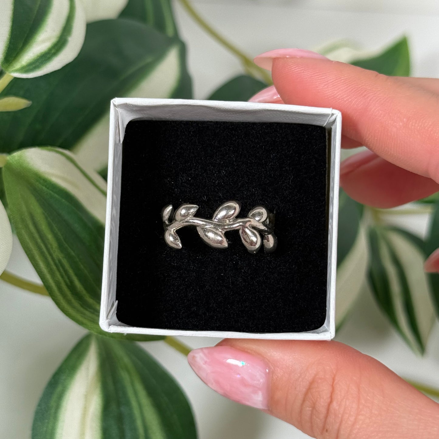 Size 8 silver vine ring (no crystals)