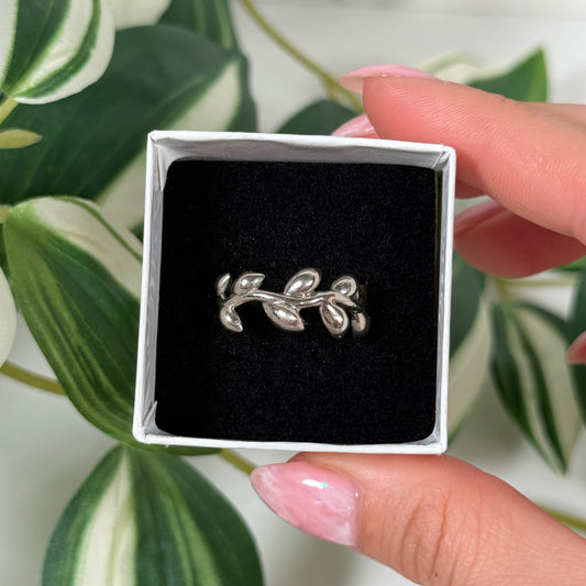 Size 8 silver vine ring (no crystals)