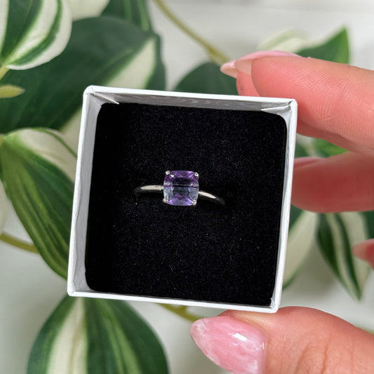Size 7 rainbow fluorite ring (pick shape)