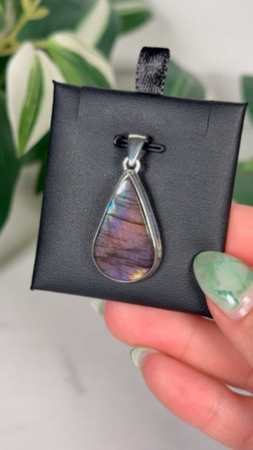 Pink/purple labradorite pendant A