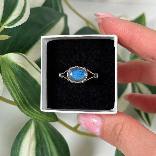 Size 8 labradorite ring
