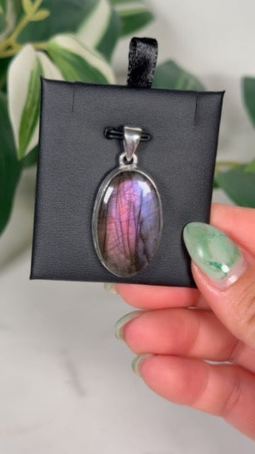 Pink/purple labradorite pendant C