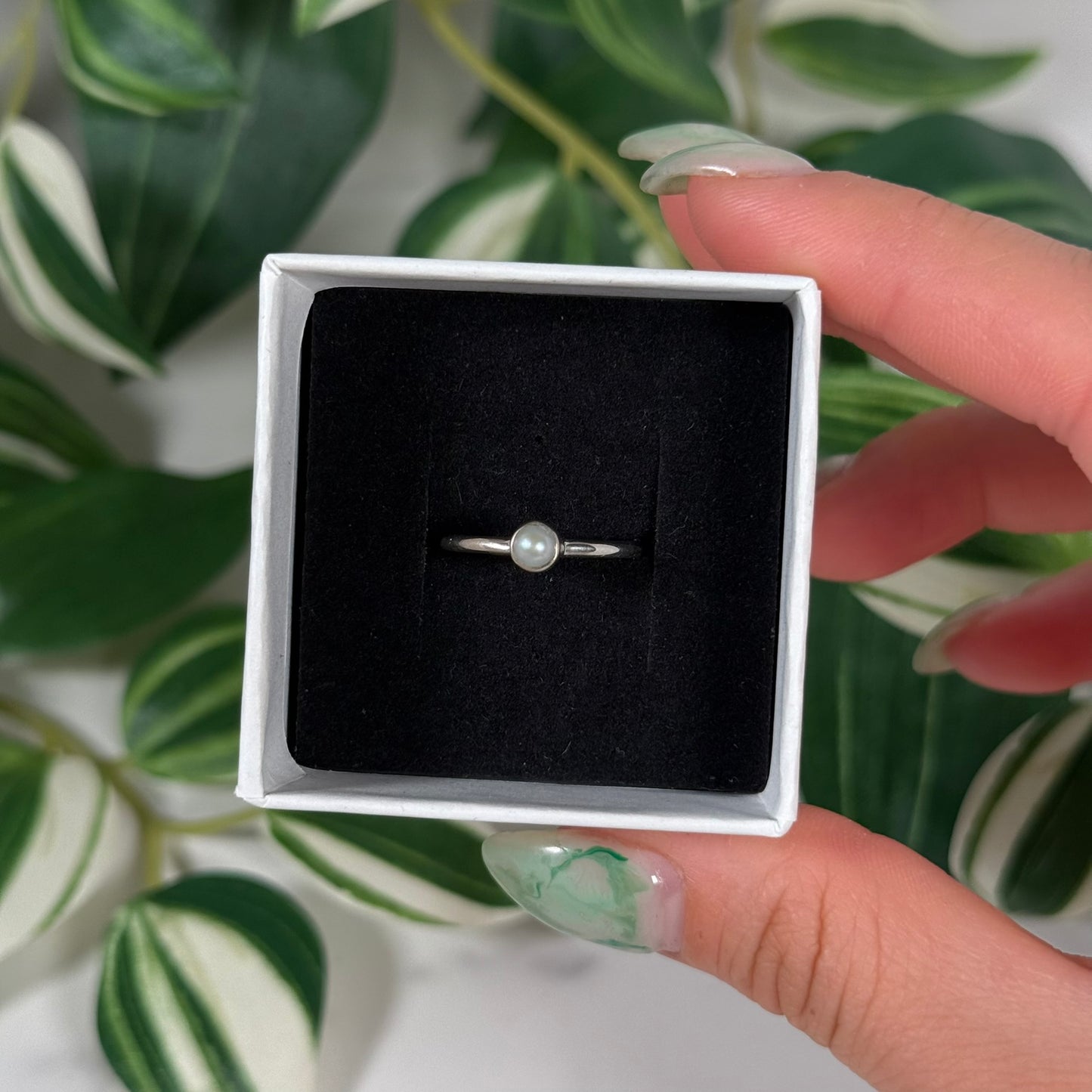 Size 6 circle pearl ring