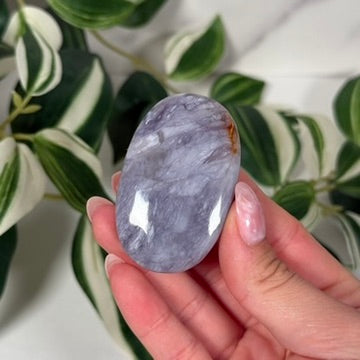Purple chalcedony palmstone 36