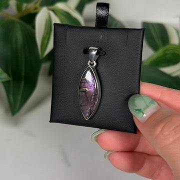 Pink/purple labradorite pendant G