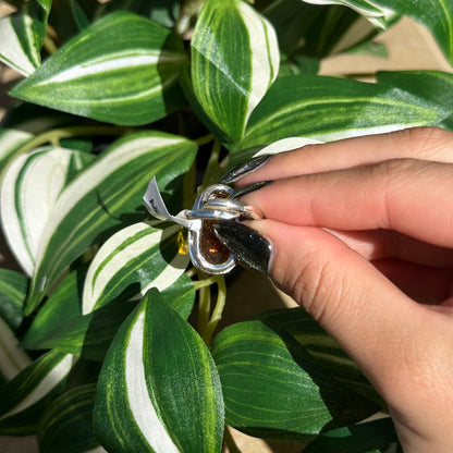 Adjustable amber ring