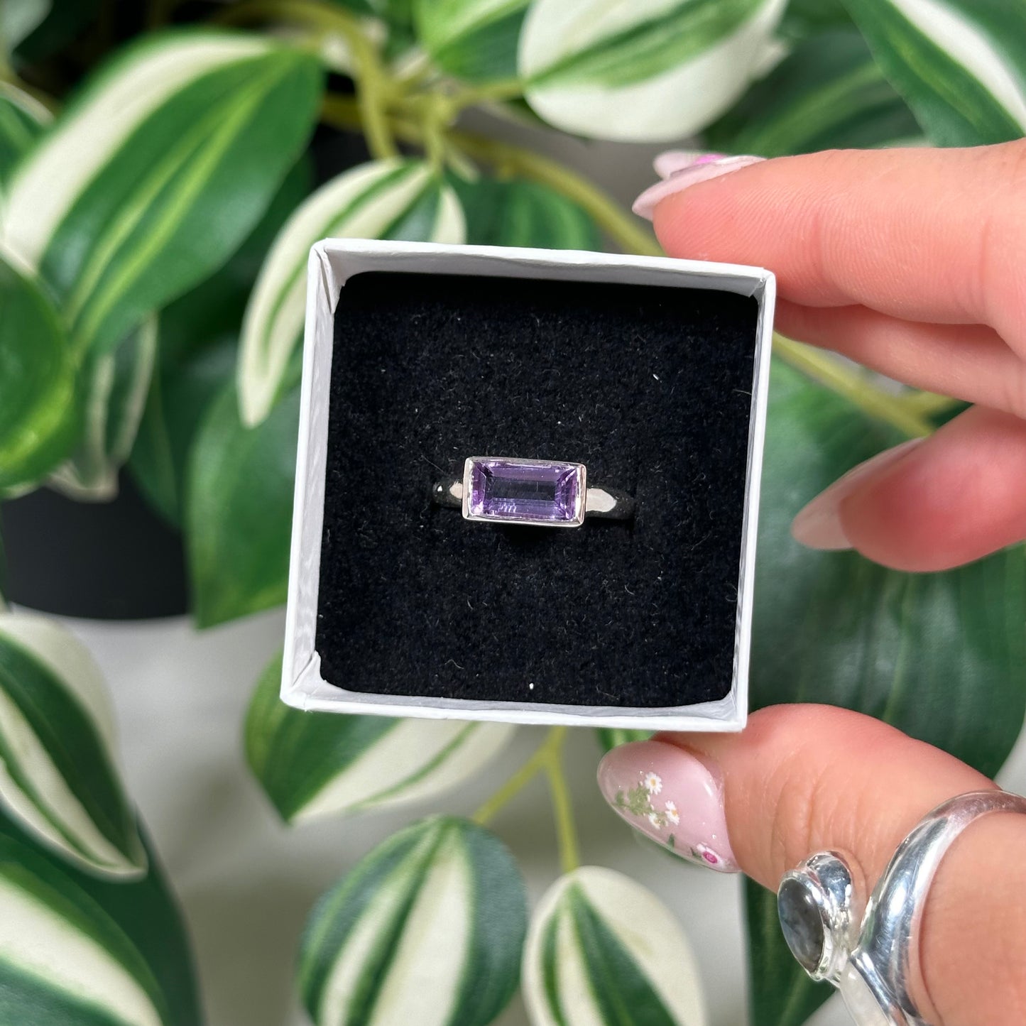 Size 7 amethyst bar ring