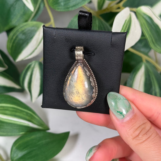 Labradorite teardrop pendant