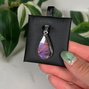 Pink/purple labradorite pendant A