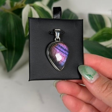 Pink/purple labradorite pendant B