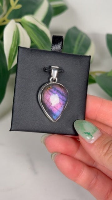 Pink/purple labradorite pendant B