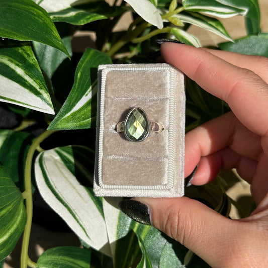 Size 8 labradorite ring