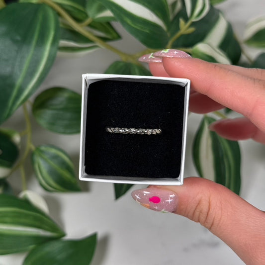 Silver band twist ring (Sizes 7, 9)