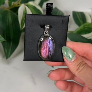 Pink/purple labradorite pendant C