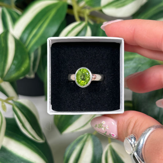 Size 10 peridot ring