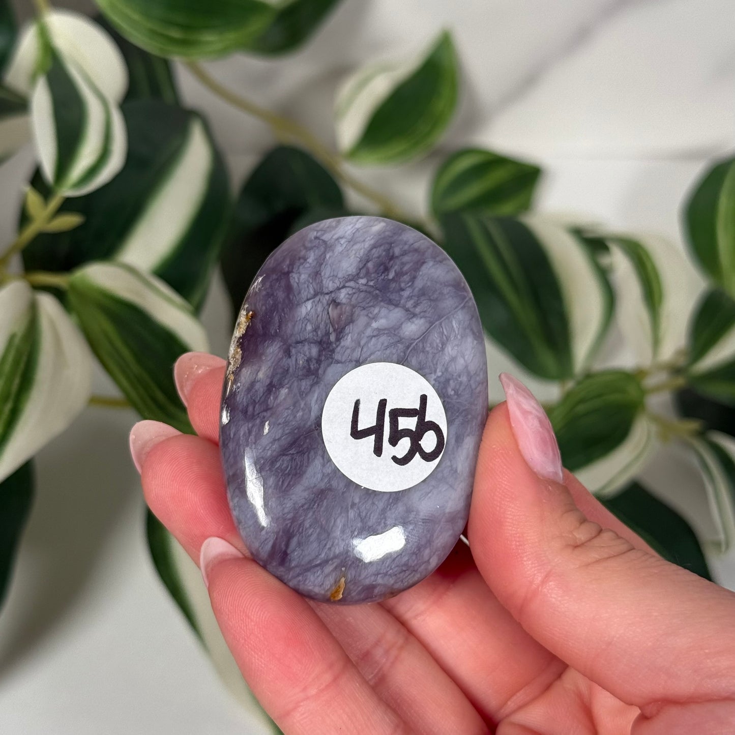 Purple chalcedony palmstone 45