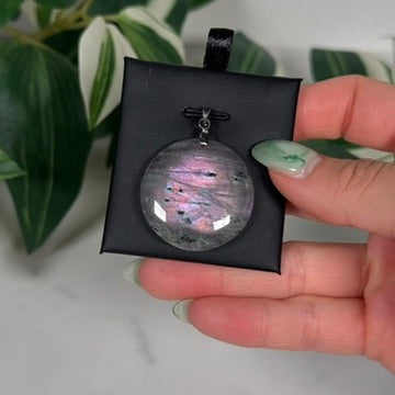 Labradorite circle pendant