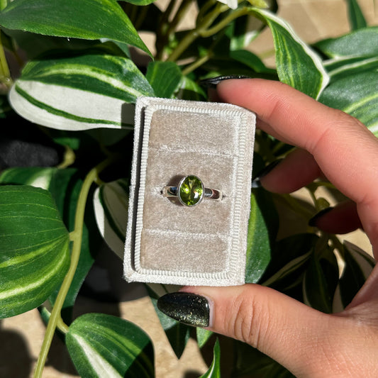 Size 6 peridot oval ring