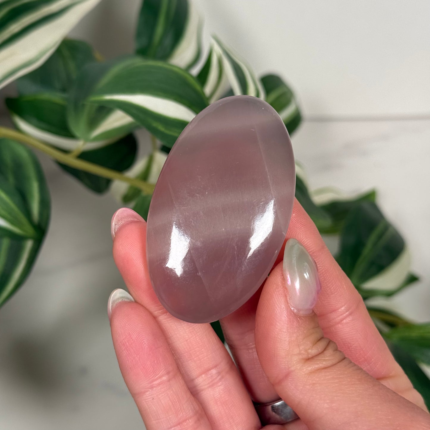Lavender fluorite palmstone 33