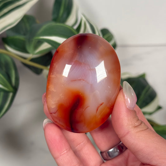 Carnelian palmstone 18