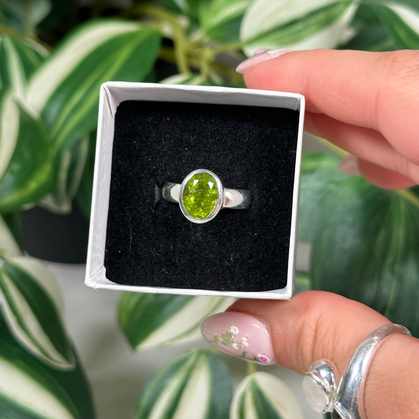 Size 7 oval peridot ring