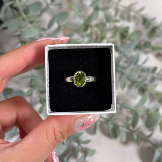 Size 9 peridot ring