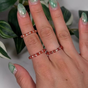Nanhong agate with silver stretchy ring
