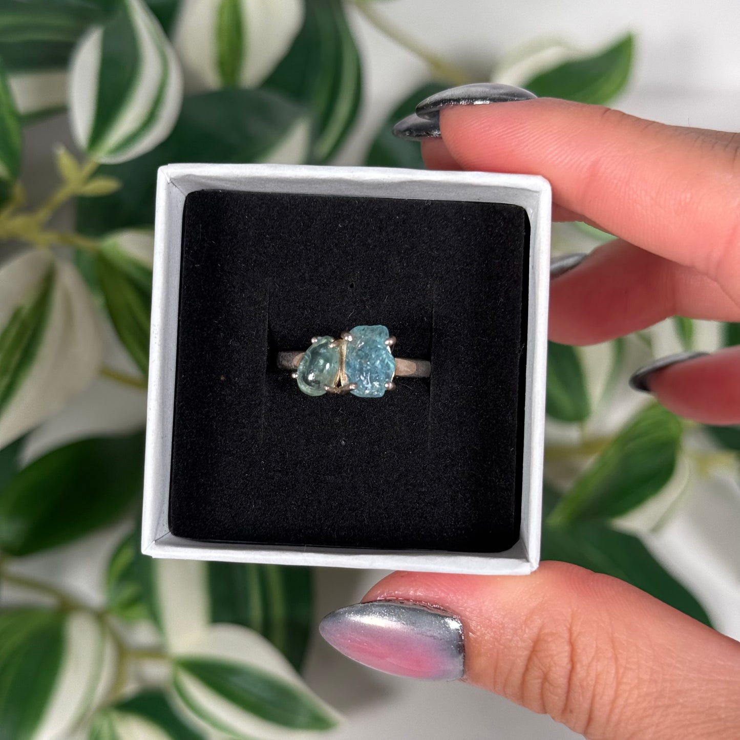 Size 8 green kyanite/raw blue apatite ring