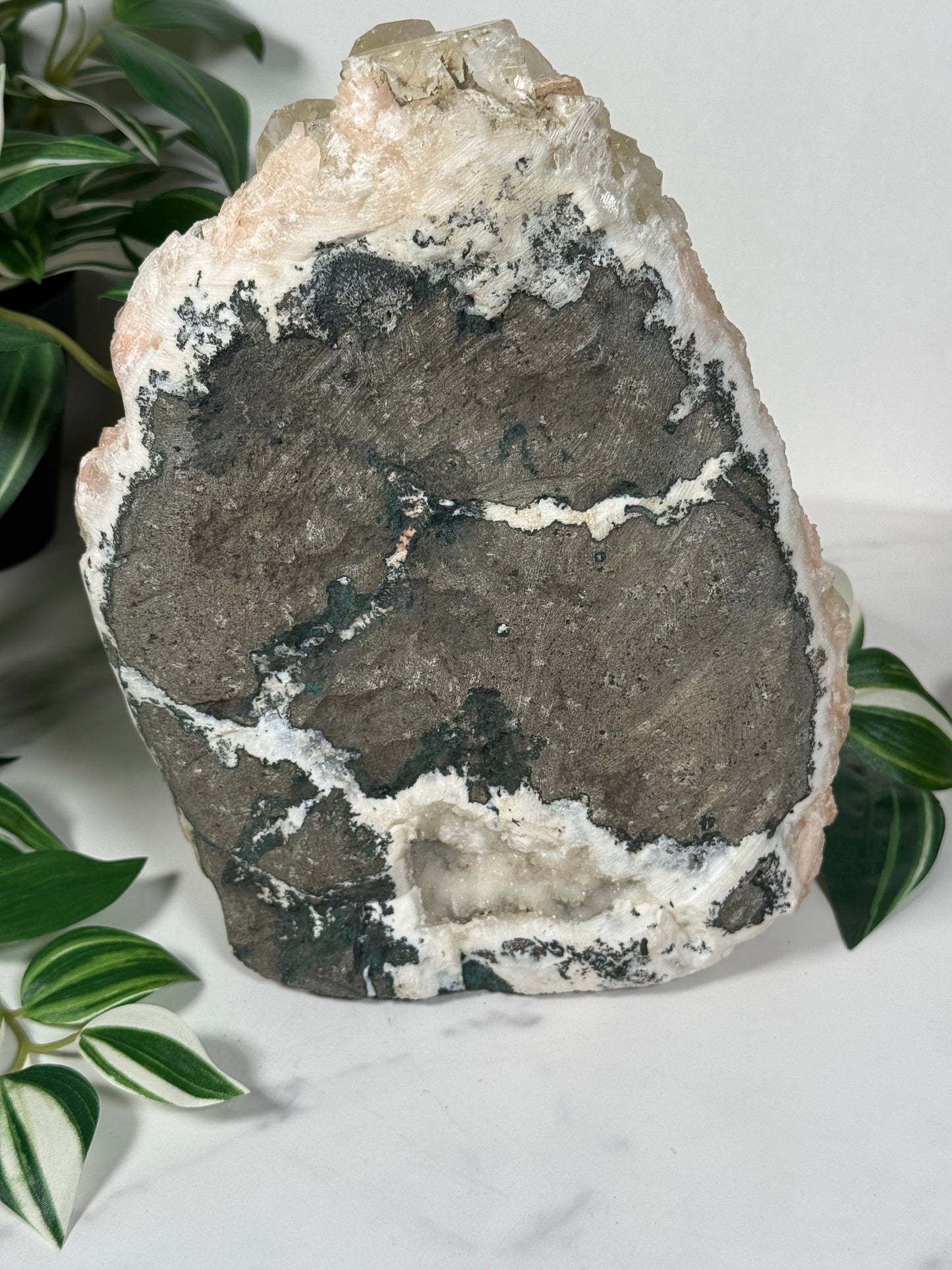 Green apophyllite with peach stillbite