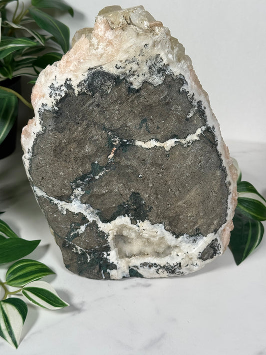 Green apophyllite with peach stillbite