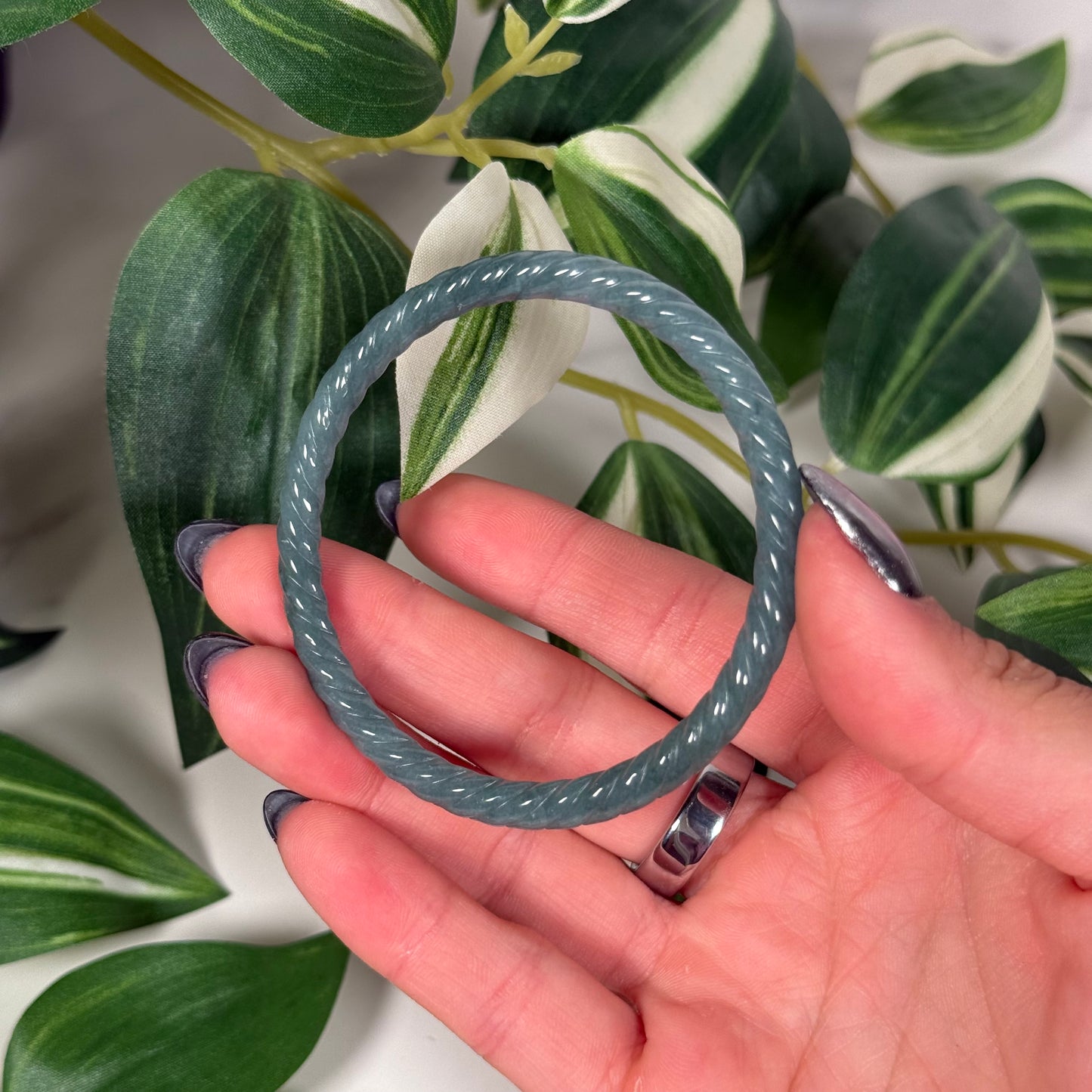 Twisted jade bangle 57mm